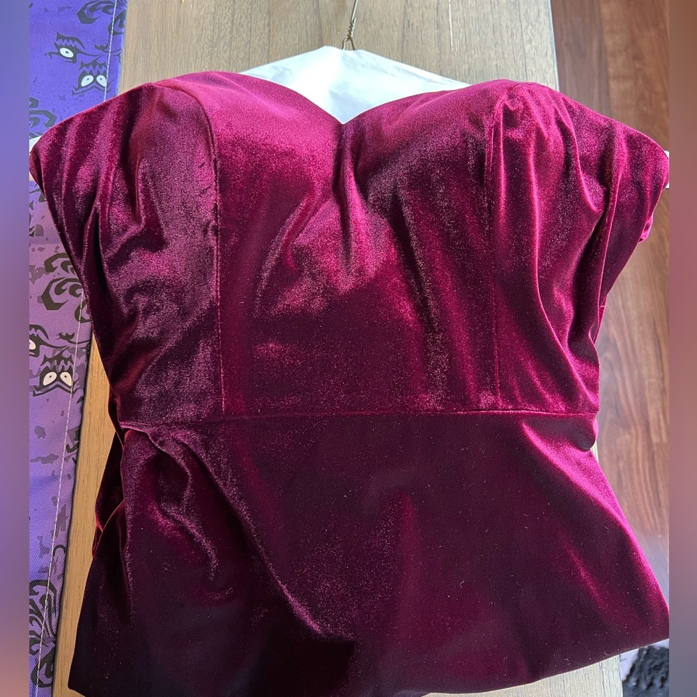 Sweet heart size 6 burgundy dress from revelry worn 1x